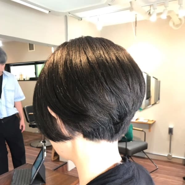 女性のためのショートヘア。