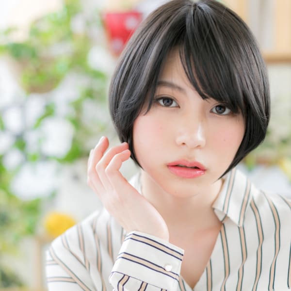 王道！前下がり＆黒髪☆小顔ひし形ストレート　小顔