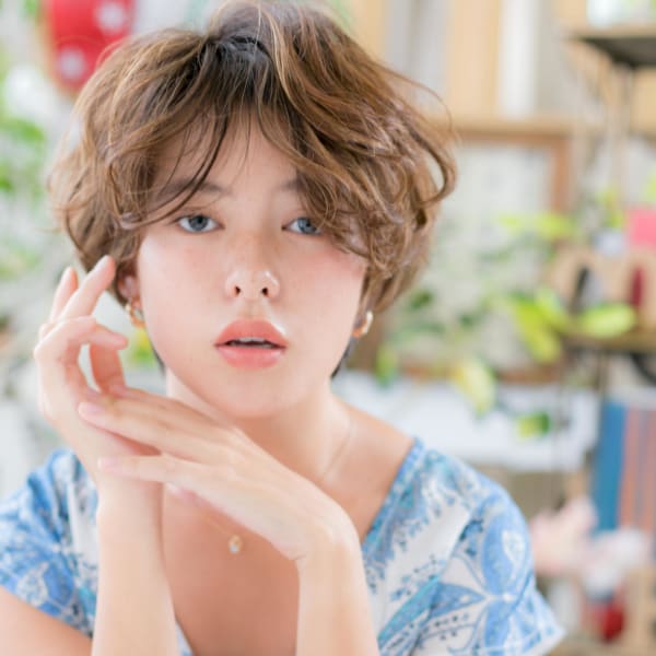 くせ毛風ラフウェーブのラグジュアリーショート　グラマラス