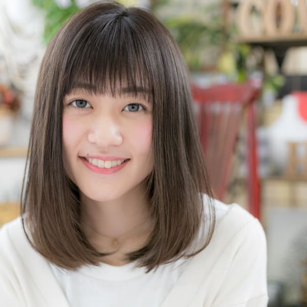 ぜいたく黒髪 ミディアム ストレート シャギー 最高のヘアスタイルのアイデア