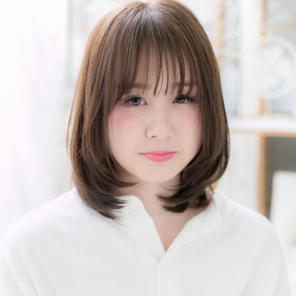 ライトベージュでツヤ感★ワンカール小顔ミディ 　大人かわいい