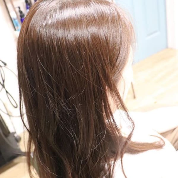 動きのあるパーマのロングスタイル