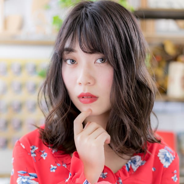 外国人風こなれ感…黒髪韓流ウェーブ セミディ