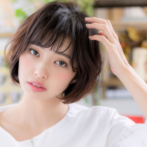 耳かけも◎斜めバング×前下がりの黒髪大人ボブ 無造作