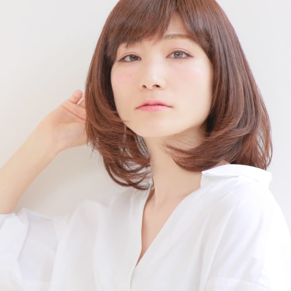 大人女性の小顔レイヤーボブ