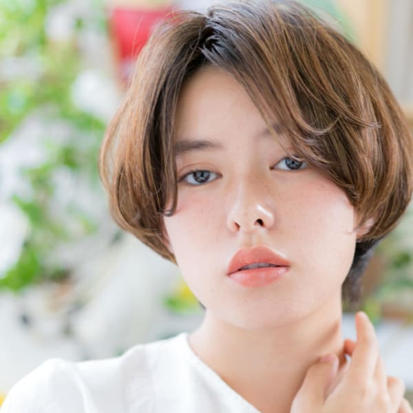 センターパートの大人顔ハンサムショート ワンサイドショート