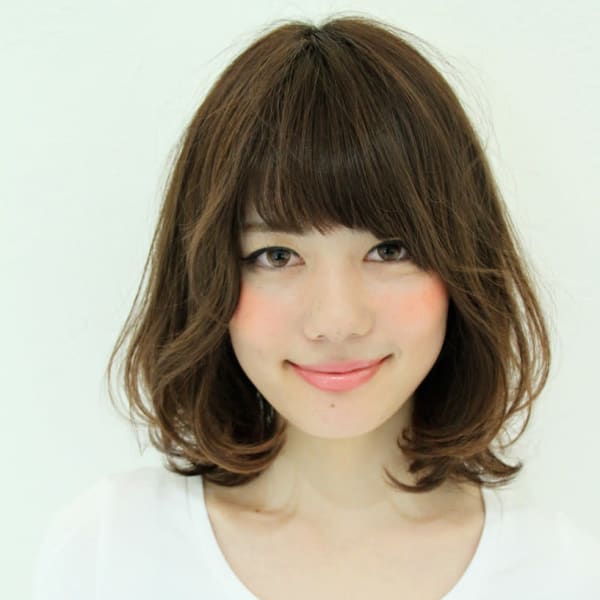 前下がりのロングボブ