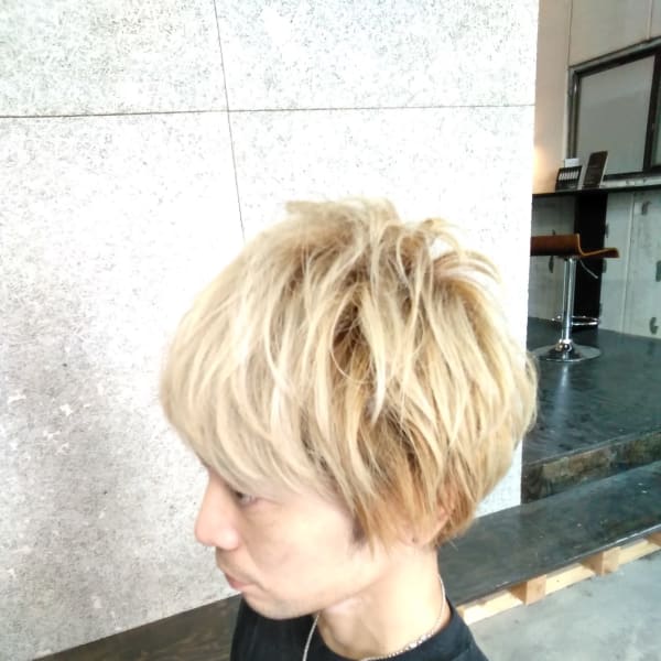 派手髪マッシュ