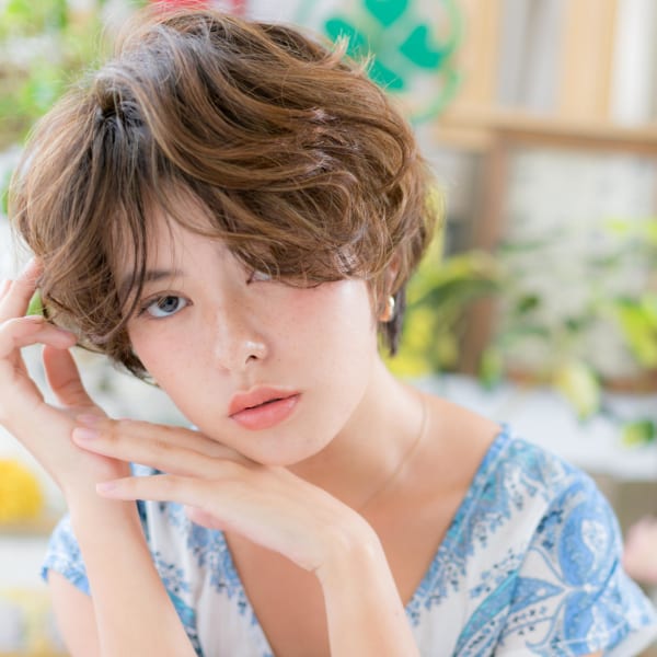 くせ毛風ラフウェーブのラグジュアリーショート　無造作