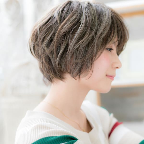 ナチュラルウェーブアシンメトリーショート　小顔