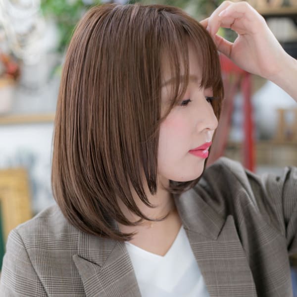 斜めバング×外国人風カラーのツヤ感セミディ 簡単スタイリング