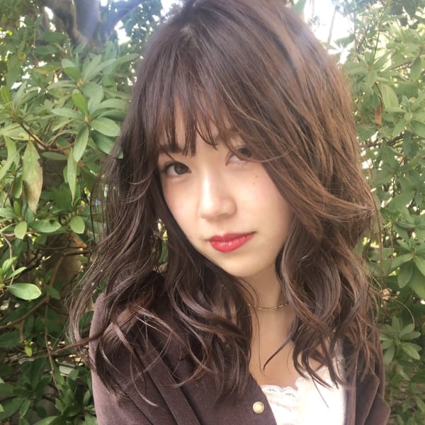 シアーベージュ× ミディアムレイヤー