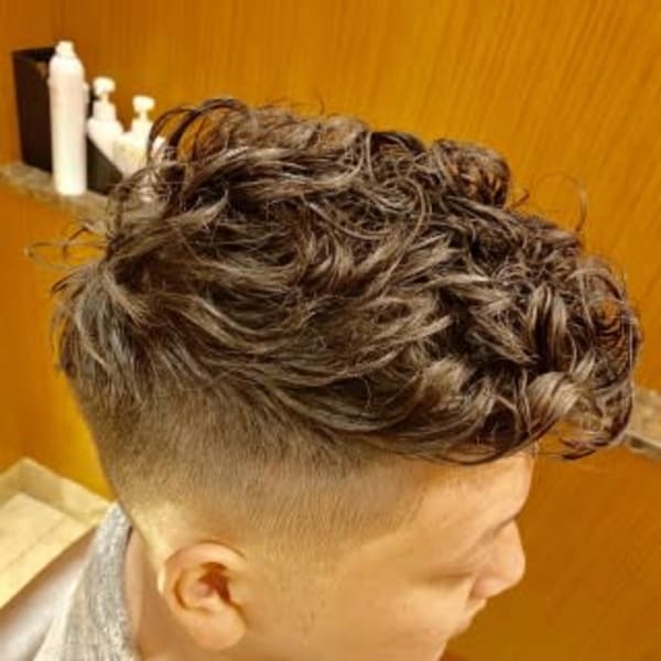 外国人風 パーマ フェード バーバースタイル