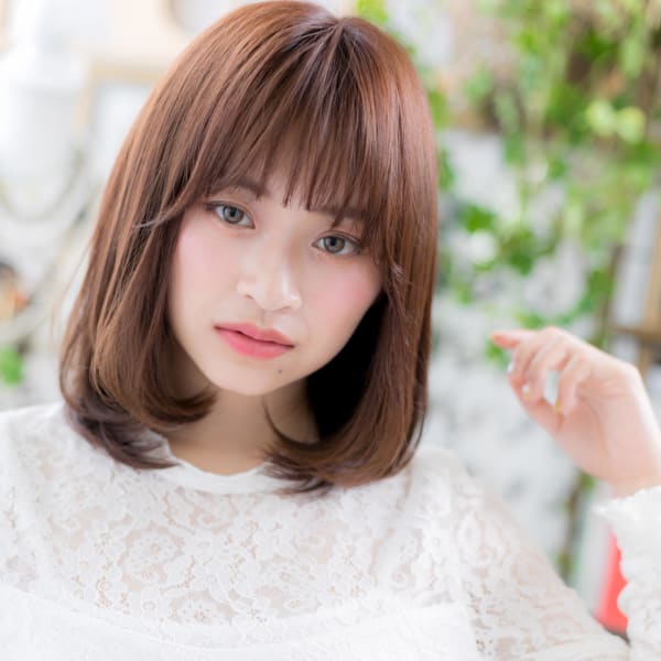 センターパートで小顔♪ワンカールストレート 大人かわいい