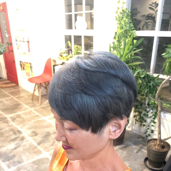 クール系ブルージュカラー