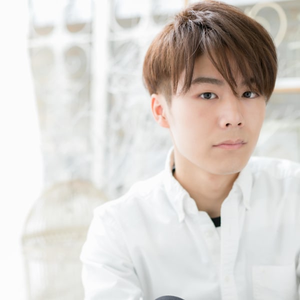 サイドパートショートでニュアンス感　丸みショート