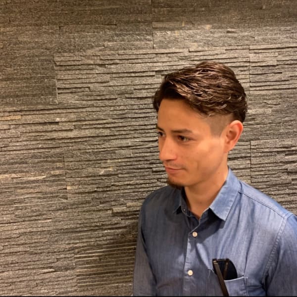 サイドパートツーブロックフェザーマッシュ