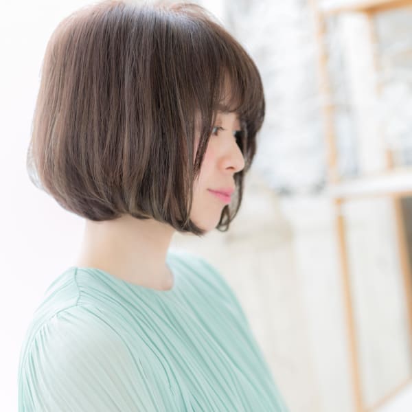 触れたくなるような、前下がりシルキー大人ボブ 大人かわいい