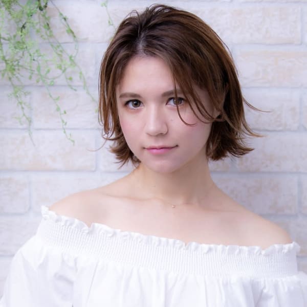 ブランジュ&グラデーションカラーの小顔ワンサイドショート 