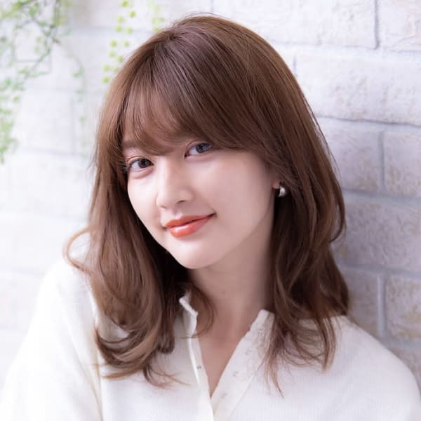 ダブルバング&ブランジュのグラデーションカラーの小顔ヘア 