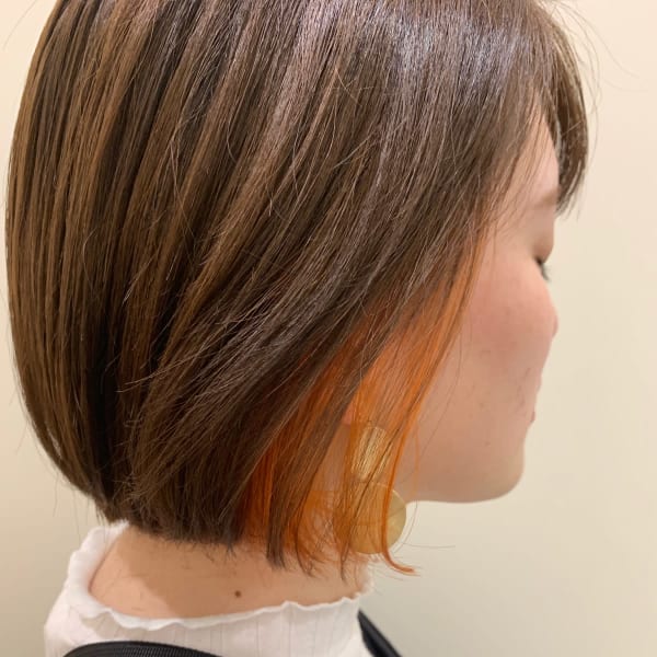 アプリコットオレンジのインナーカラーボブ