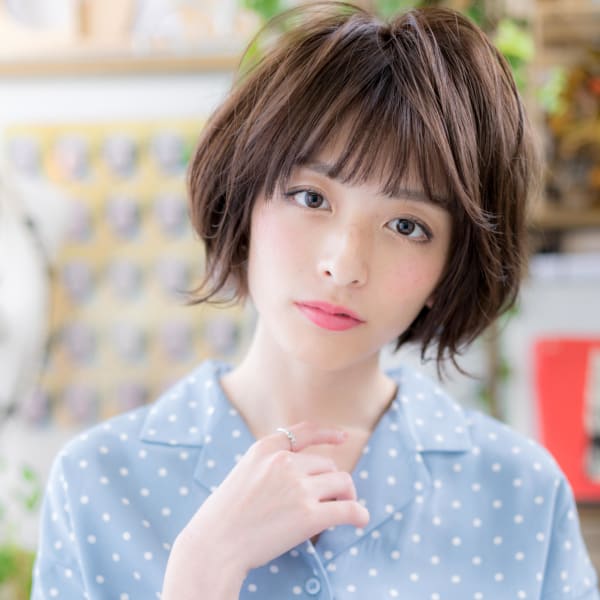 大人フェミニン…前下がりくせ毛風ショートセンシュアルショート