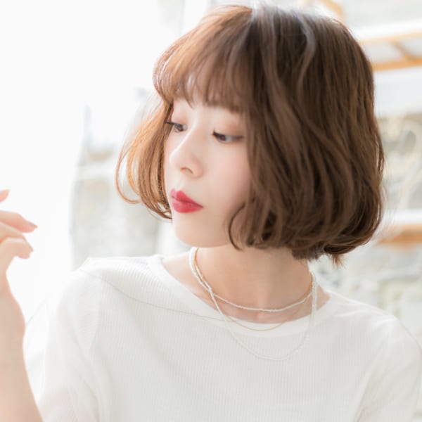 前下がり&くせ毛風カールのエアリーボブ 大人かわいい