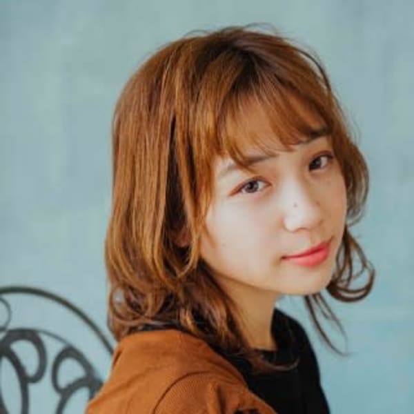 ウルフ外ハネセミロング