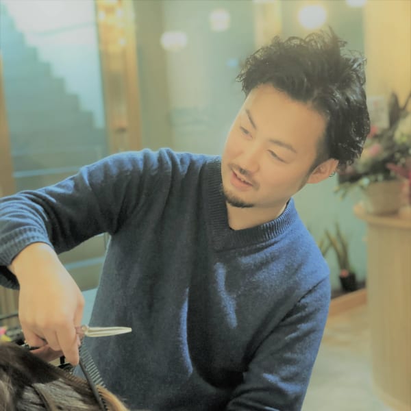 gram hairmake【グラムヘアーメイク】のスタッフ紹介。KAMATAMASAHIRO