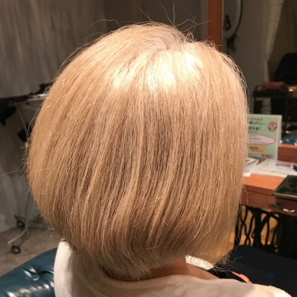 ホワイトベージュ　担当　飯田