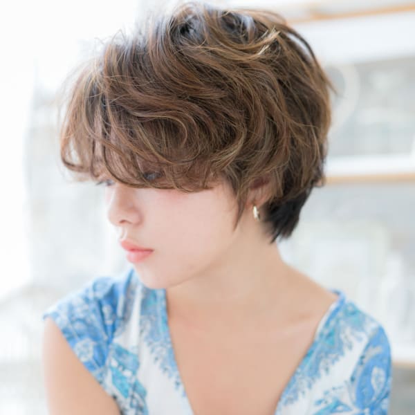 くせ毛風ラフウェーブのラグジュアリーショート　大人かわいい