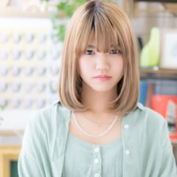 ハイトーンで外国人風☆グロスストレートミディ　個性的