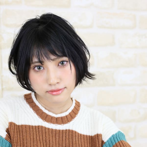 大人可愛い前下がりショート|DIMPLE