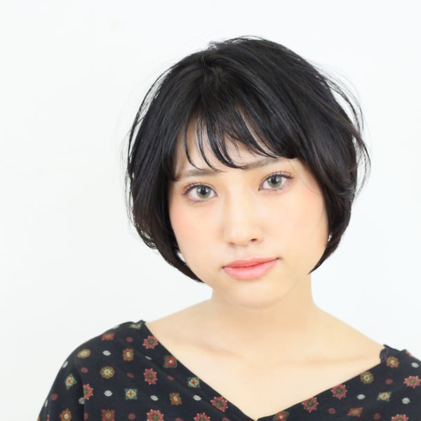大人可愛い前下がりショート|DIMPLE