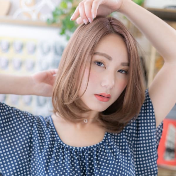 外国人風カラーで前下がり抜け感ワンカール　ベージュカラー