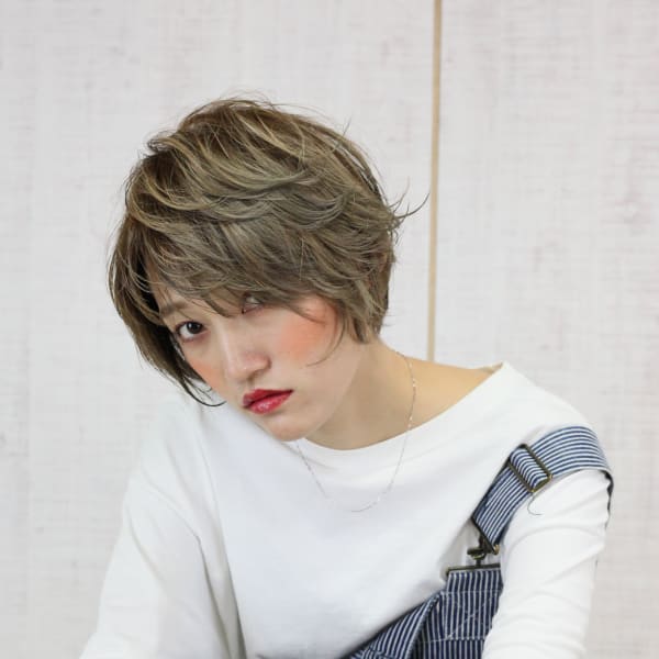 外国人風アッシュグレージュ|DIMPLE