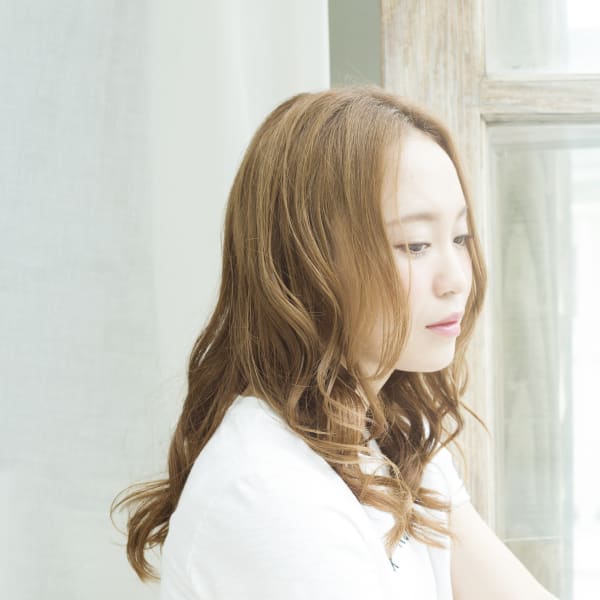 ゆるふわカールのセンターパート☆【Voce】|hair salon emma