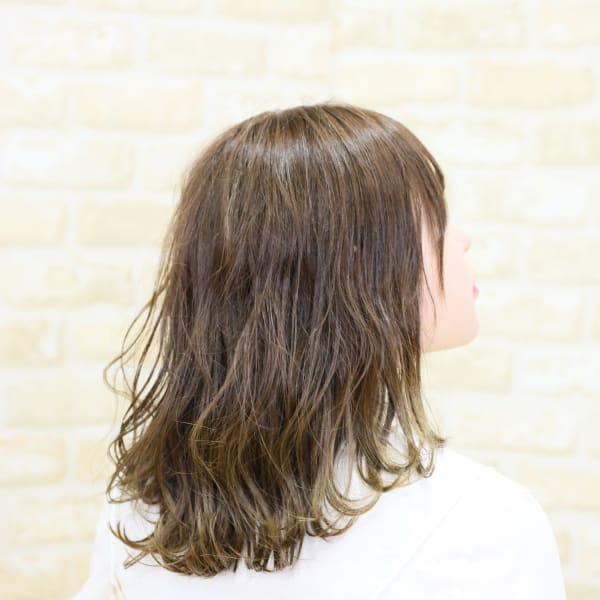 外国人風アッシュグレージュ|DIMPLE