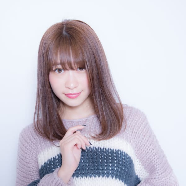 ピンクベージュのナチュラルストレート