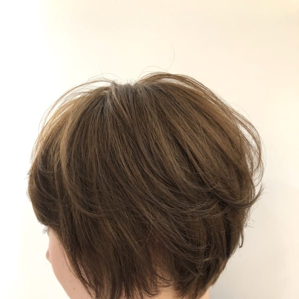 グレージュ、ショートボブ