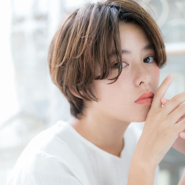 センターパートの大人顔ハンサムショート ボブ