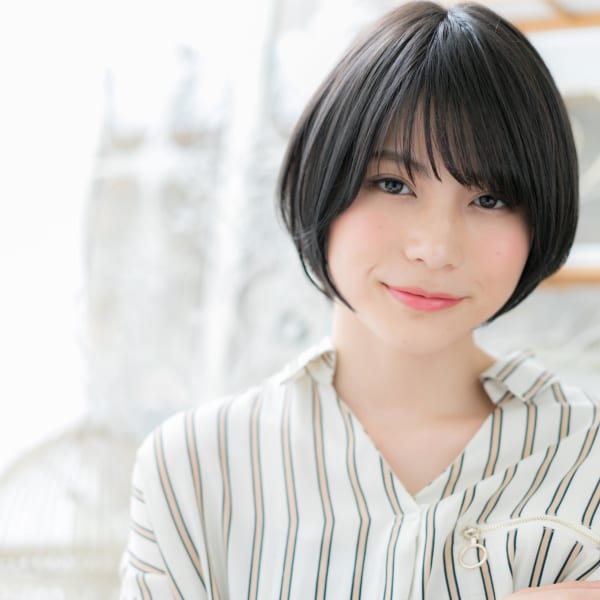 王道!前下がり&黒髪☆小顔ひし形ストレート ダブルバング