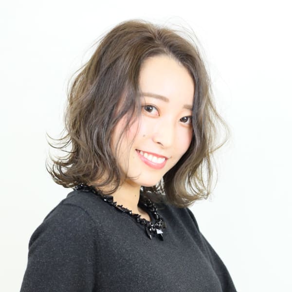 エアリー感のある外ハネボブ|DIMPLE