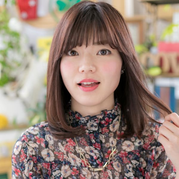 愛されカラーの前下がり小顔ワンカール　厚めバング