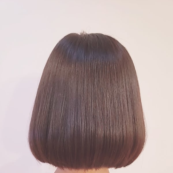 艶のある前下がりボブ