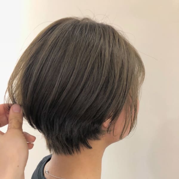 ショート×オリーブベージュ