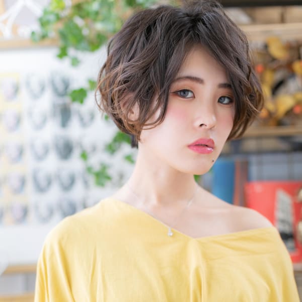 くせ毛風カール前下がり大人ボブ 小顔