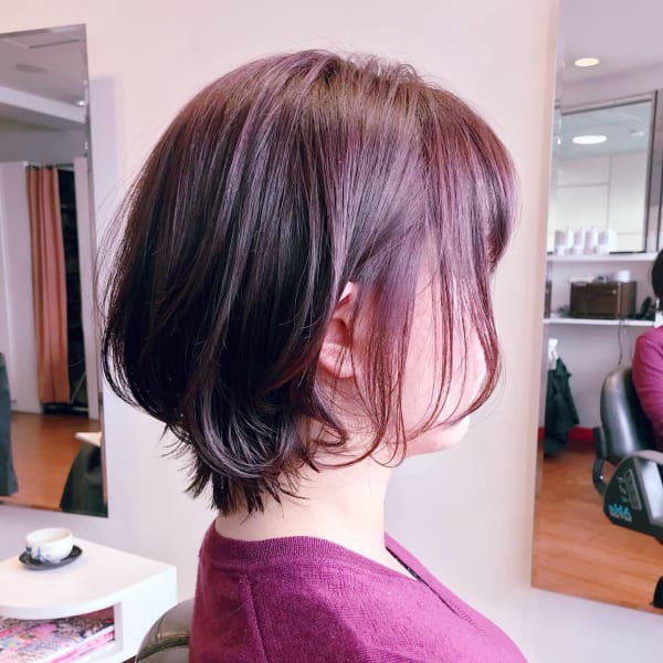 外ハネ耳掛けボブ