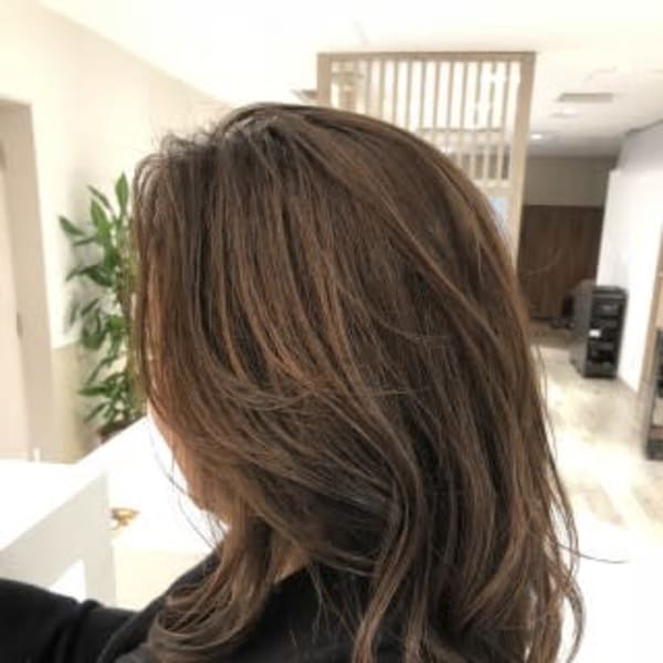 カラー剤だけで作るハイライト&ローライト(EVE)