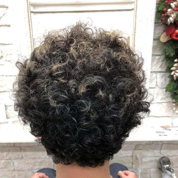 代 ファンキーアフロ風パーマ Afan Riche アファンリッシュ のヘアスタイル 美容院 美容室を予約するなら楽天ビューティ 代 ファンキーアフロ風パーマ Afan Riche アファンリッシュ のヘアスタイル 美容院 美容室を予約するなら楽天ビューティ